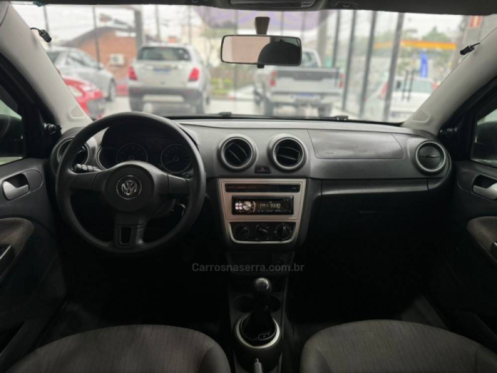 VOLKSWAGEN - VOYAGE - 2013/2014 - Prata - R$ 44.900,00