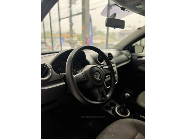 VOLKSWAGEN - VOYAGE - 2013/2014 - Prata - R$ 44.900,00