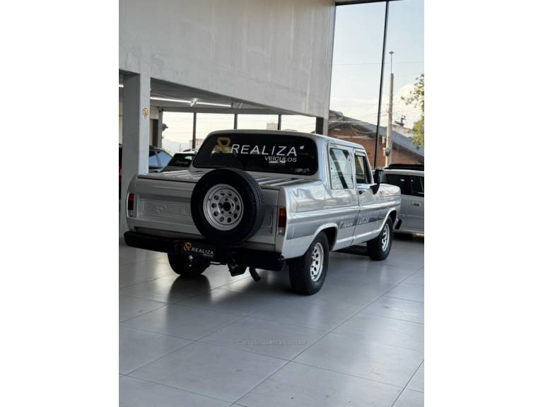 FORD - F-1000 - 1990/1991 - Prata - R$ 65.900,00