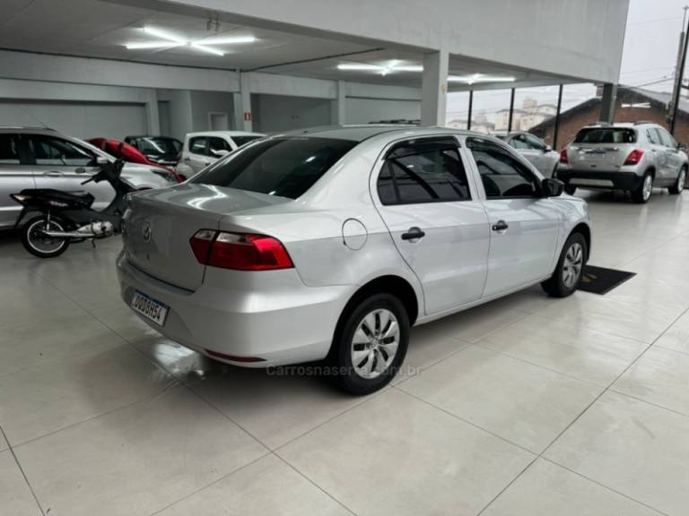 VOLKSWAGEN - VOYAGE - 2013/2014 - Prata - R$ 44.900,00