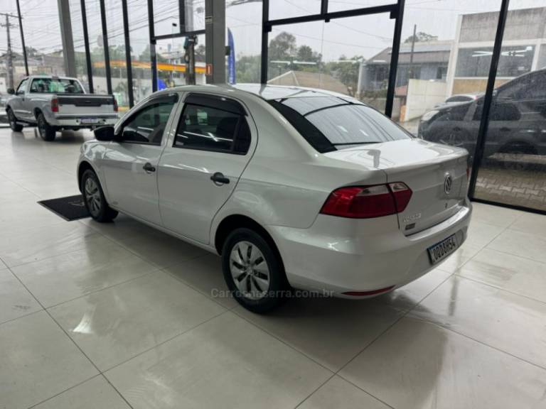 VOLKSWAGEN - VOYAGE - 2013/2014 - Prata - R$ 44.900,00