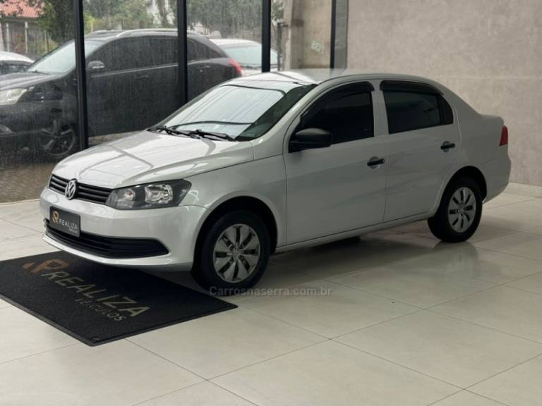 VOLKSWAGEN - VOYAGE - 2013/2014 - Prata - R$ 44.900,00